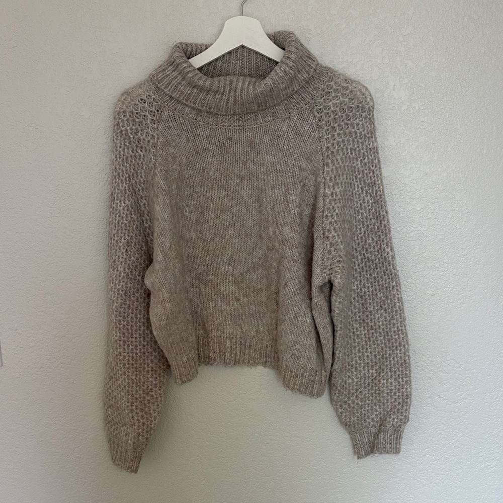 BB Dakota Steve Madden, Women’s Beige/Tan Turtle Neck Knit Cropped Sweater, Med